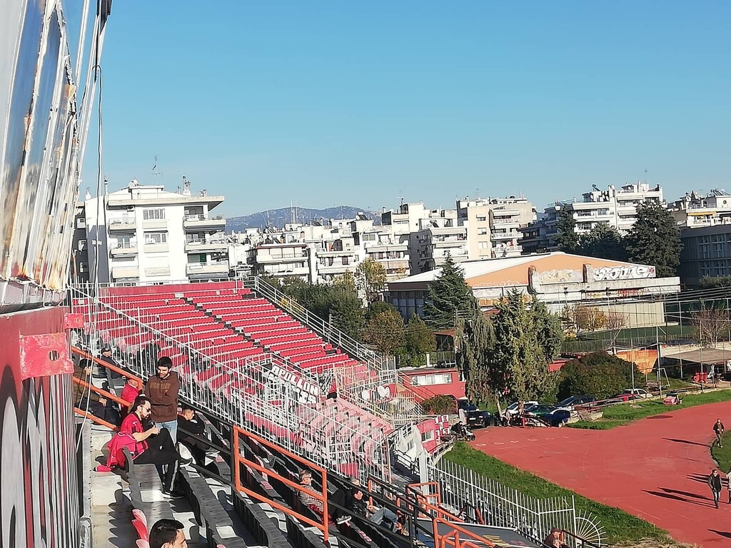 Απόλλων Πόντου: Αποχή οπαδών και πανό για Καλαϊτζίδη (photos)