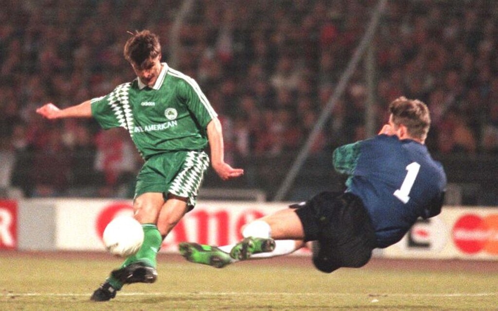 Το αξέχαστο γκολ στο Άμστερνταμ...