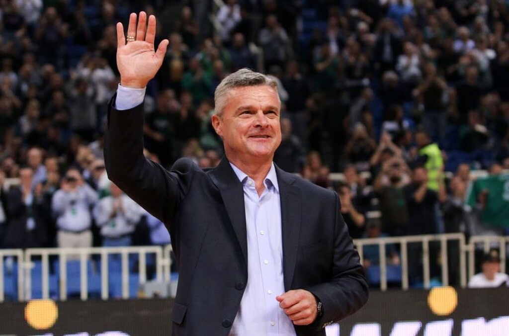 Αμέσως μετά τη βράβευση από τον Παναθηναϊκό ΑΟ το 2019 στο ΟΑΚΑ σε αγώνα μπάσκετ.