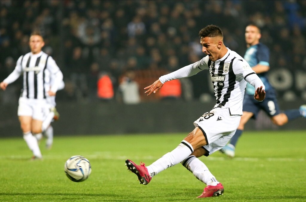 Την ίδια ώρα, ο Δημήτρης Γιαννούλης βρίσκεται στο στόχαστρο της Πόρτο και δεν αποκλείεται να φτιάξει βαλίτσες για Πορτογαλία, εάν έρθει καλή πρόταση.