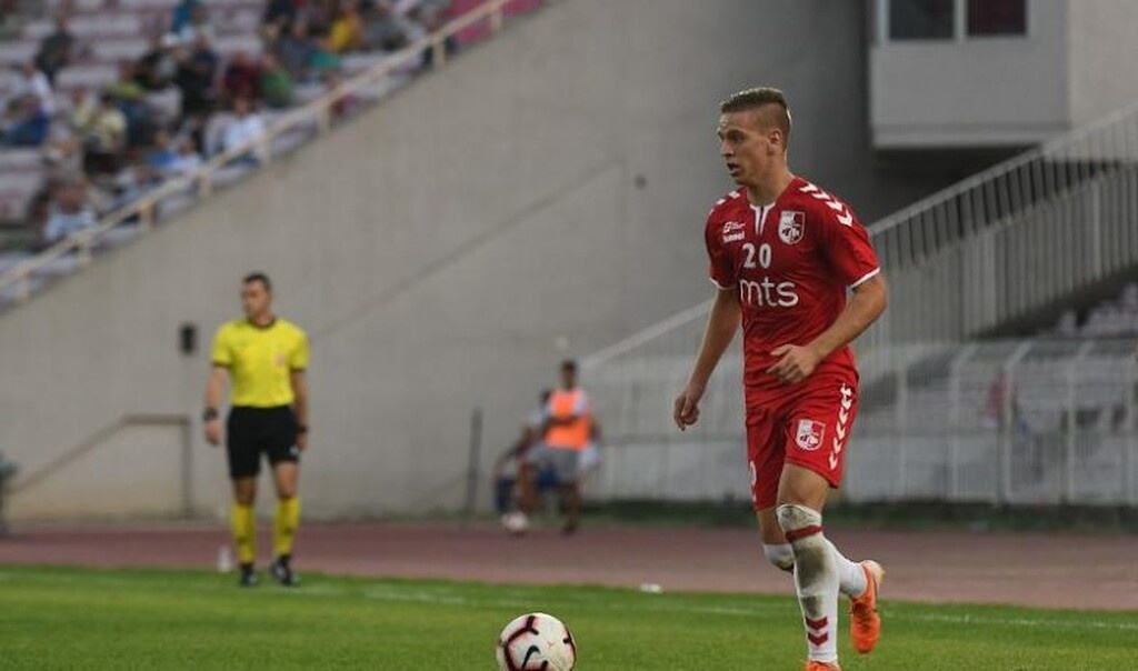 … Νίκολα Τσούμιτς! Πρόκειται για τον 21χρονο ακραίο μεσοεπιθετικό της Ραντνίτσκι, με τον Ολυμπιακό να τον κάνει δικό του, προσφέροντας το ποσό των 500.000 ευρώ!