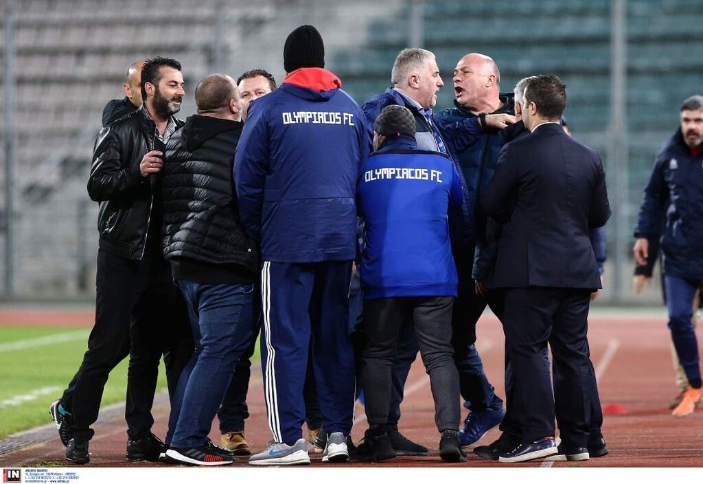 Βόλος-Ολυμπιακός: Ένταση και σύρραξη Μπέου-Καραπαπά! (photos&video)