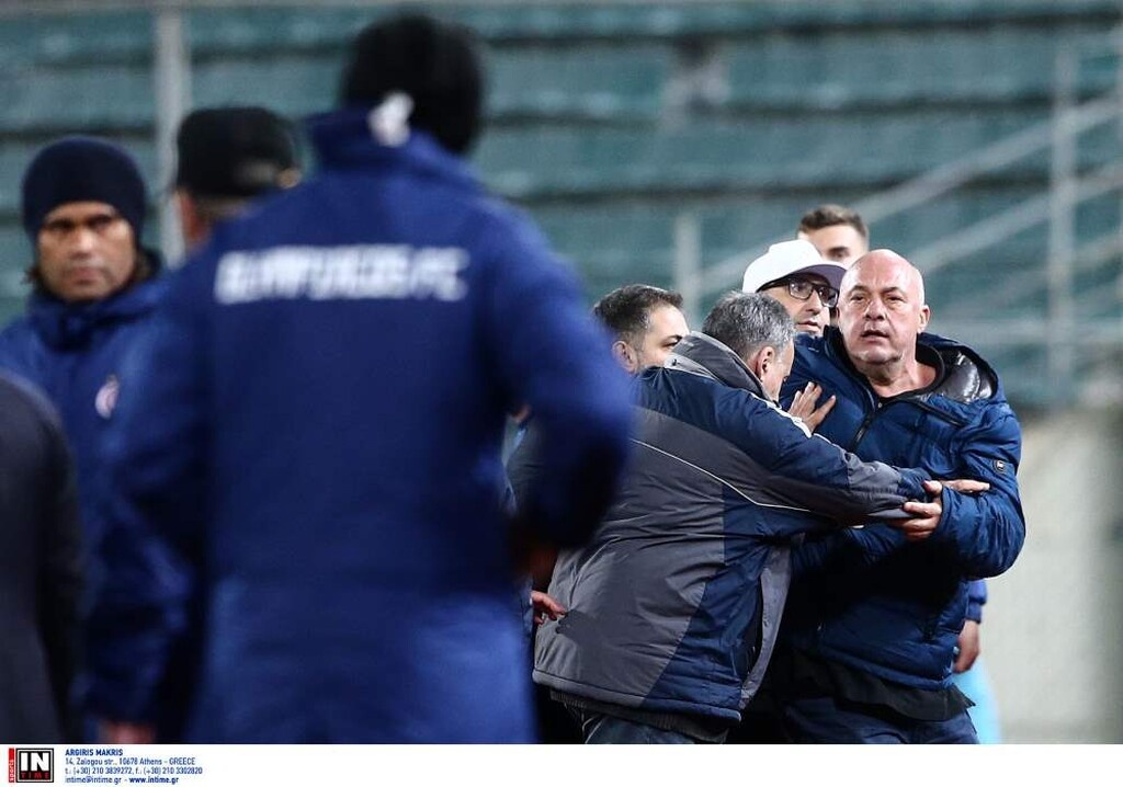 Βόλος-Ολυμπιακός: Ένταση και σύρραξη Μπέου-Καραπαπά! (photos&video)