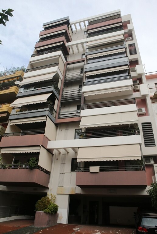 Οι ζημιές από την κροτίδα στην πολυκατοικία του Ευαγγέλου (photos)