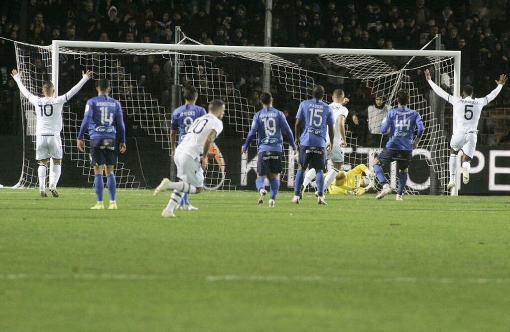 ΠΑΟΚ – Ατρόμητος: Το… μπουμπούνισε κι έβαλε «φωτιά» στην Τούμπα ο Βιεϊρίνια (video+photos)