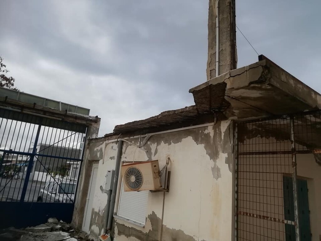 Εικόνες σοκ! Κατέρρευσε μέρος του γηπέδου του Ηρόδοτου (photos)