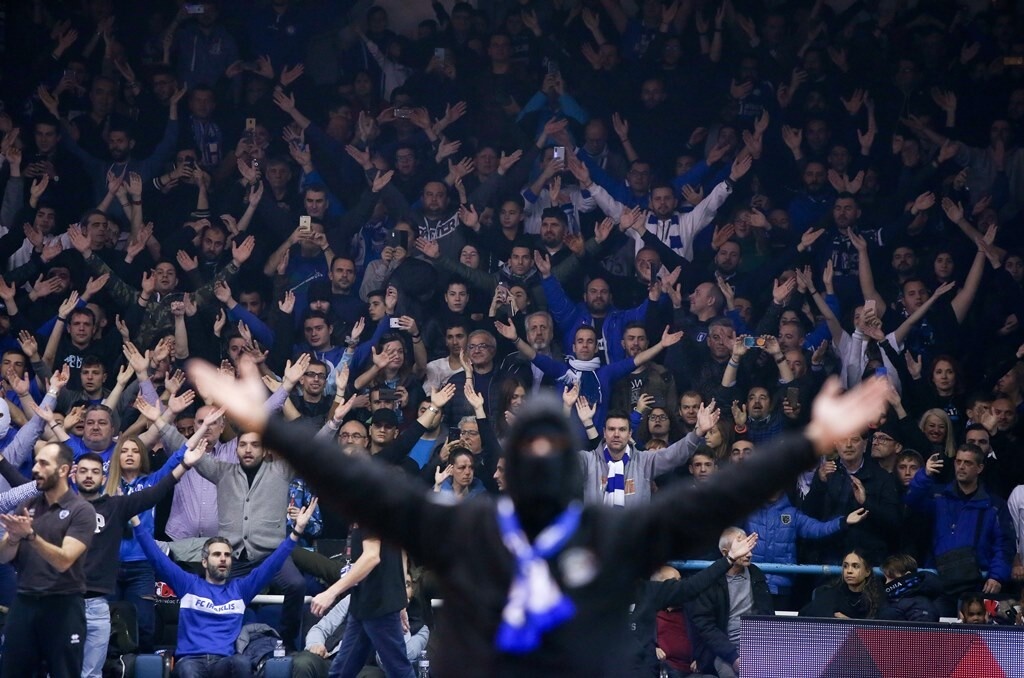 Ηρακλής-ΠΑΟΚ: Τρομερή ατμόσφαιρα στο Ιβανώφειο και εμπρηστικά πανό (photos)