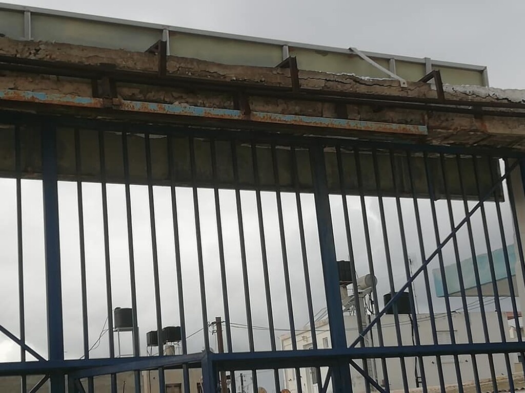 Εικόνες σοκ! Κατέρρευσε μέρος του γηπέδου του Ηρόδοτου (photos)