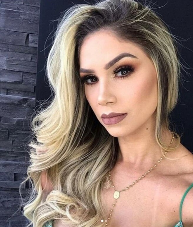 Μάλιστα, το σκάνδαλο προκάλεσε έντονες αντιδράσεις στην Βραζιλία και η νεαρή κοπέλα έκλεισε τους λογαριασμούς της