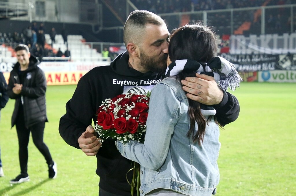 ΟΦΗ-ΝΠΣ Βόλος: Γκολ… οπαδού στο ημίχρονο με πρόταση γάμου (photos)