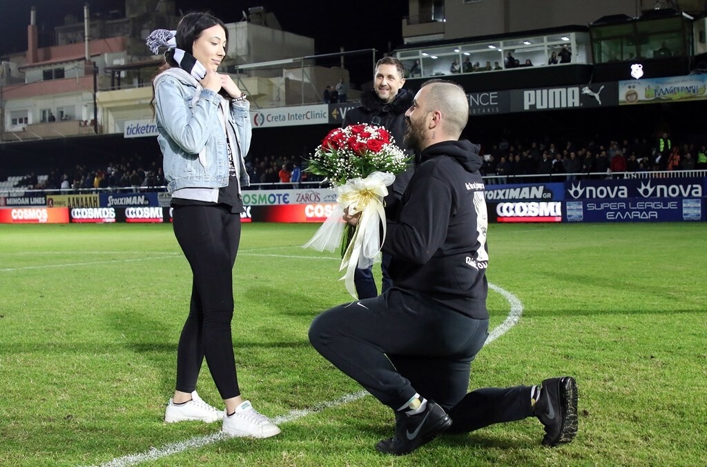 ΟΦΗ-ΝΠΣ Βόλος: Γκολ… οπαδού στο ημίχρονο με πρόταση γάμου (photos)