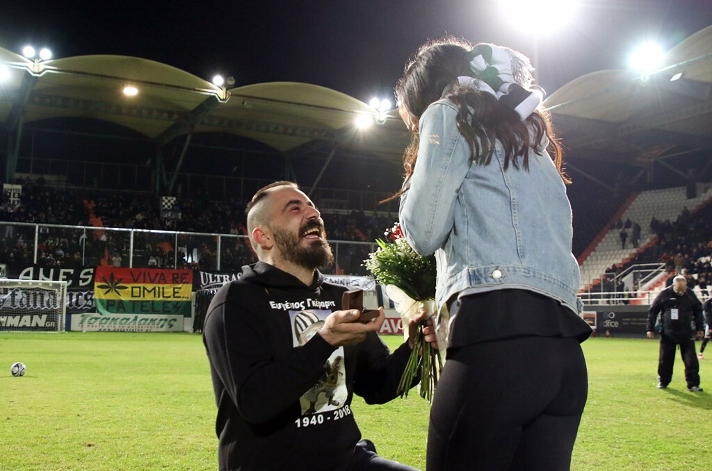 ΟΦΗ-ΝΠΣ Βόλος: Γκολ… οπαδού στο ημίχρονο με πρόταση γάμου (photos)