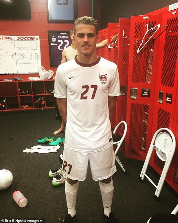 ΣΟΚ: Καρχαρίες κατασπάραξαν νεαρό ποδοσφαιριστή (photos)