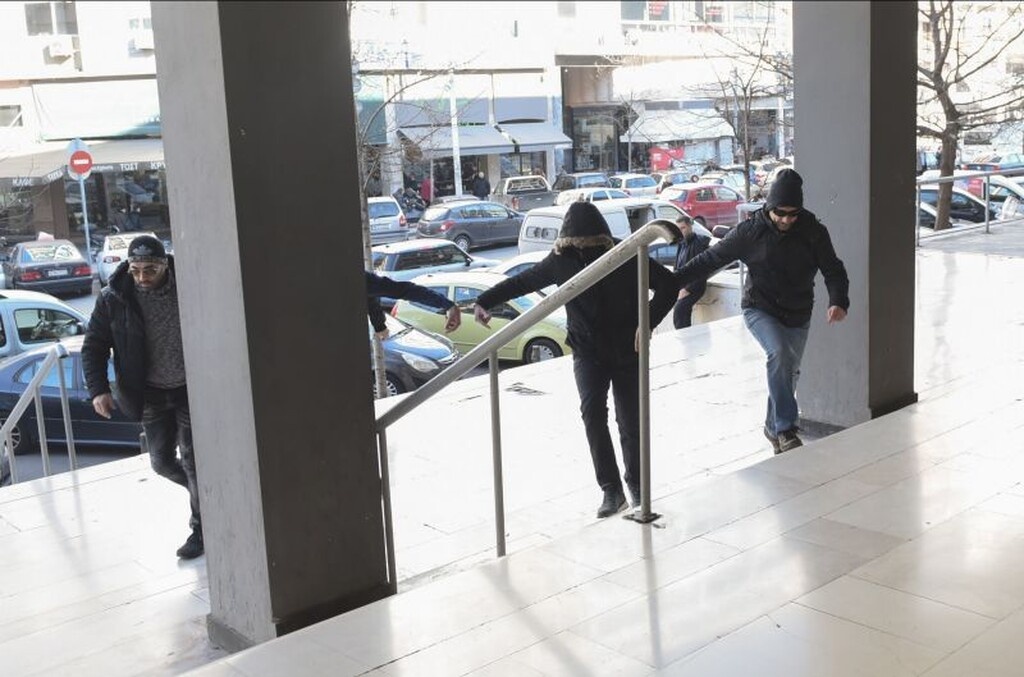 Στην ανακρίτρια οι συλληφθέντες για τον θάνατο του Βούλγαρου οπαδού (photos)