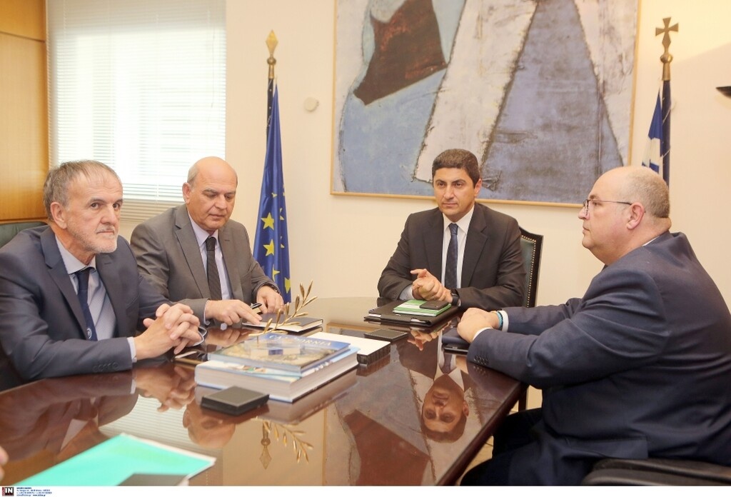 Συνάντηση Αυγενάκη-ΕΠΟ: Οι λέσχες φιλάθλων και το Παγκρήτιο στην ατζέντα (photos)