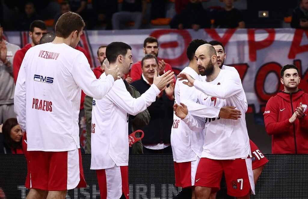 Ολυμπιακός - Άλμπα: Τιμήθηκε ο Σπανούλης! (photos)