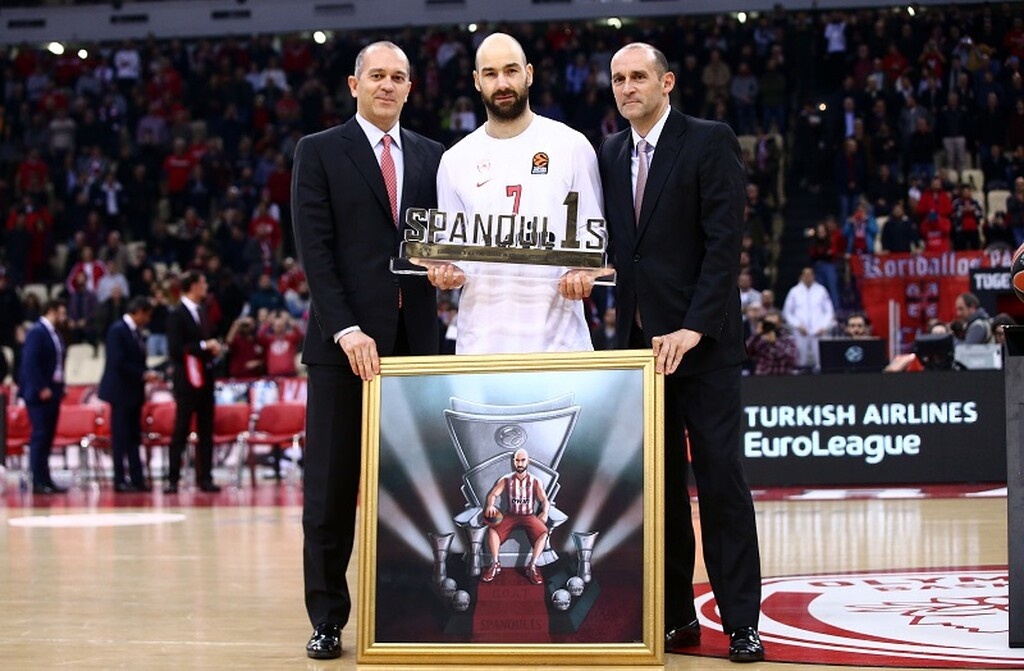 Ολυμπιακός - Άλμπα: Τιμήθηκε ο Σπανούλης! (photos)