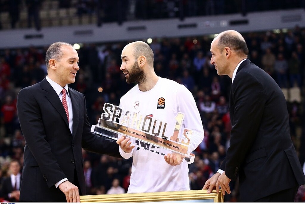 Ολυμπιακός - Άλμπα: Τιμήθηκε ο Σπανούλης! (photos)