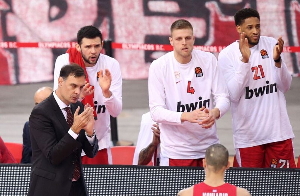 Ολυμπιακός-Άλμπα Βερολίνου: Το έζησε έντονα ο Μπαρτζώκας (photos)