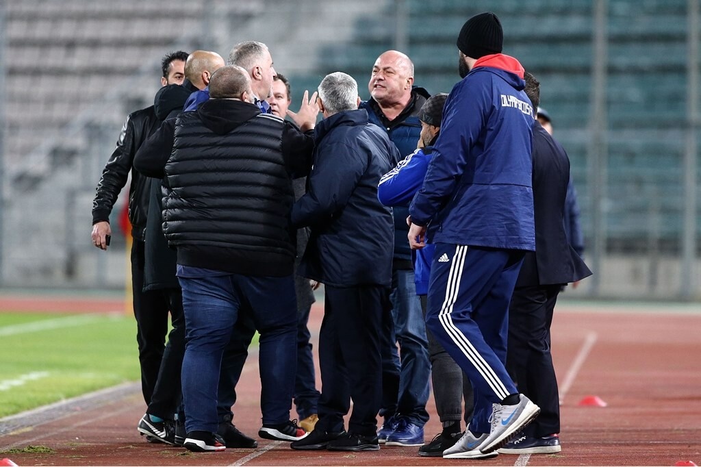 Super League: Καμπάνα δύο μηνών σε Καραπαπά και Μπέο! (photos)