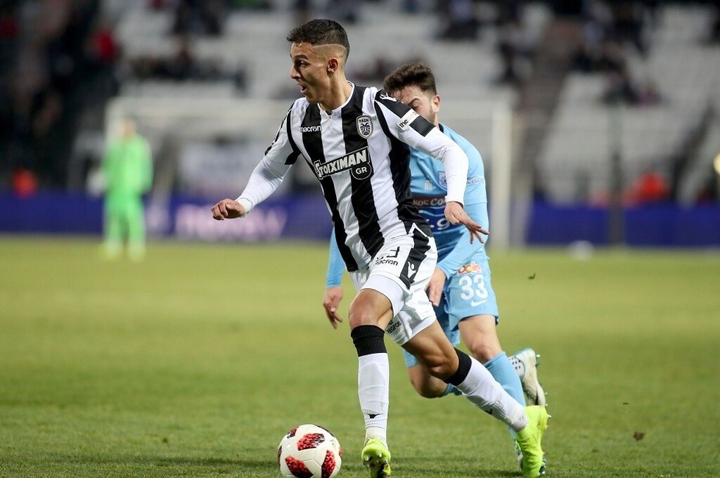 Μάλιστα, αναφέρουν πως ο «δικέφαλος του βορρά» έχει τοποθετήσει ρήτρα αποδέσμευσης του ποδοσφαιριστή που φτάνει τα 10 εκατ. ευρώ.