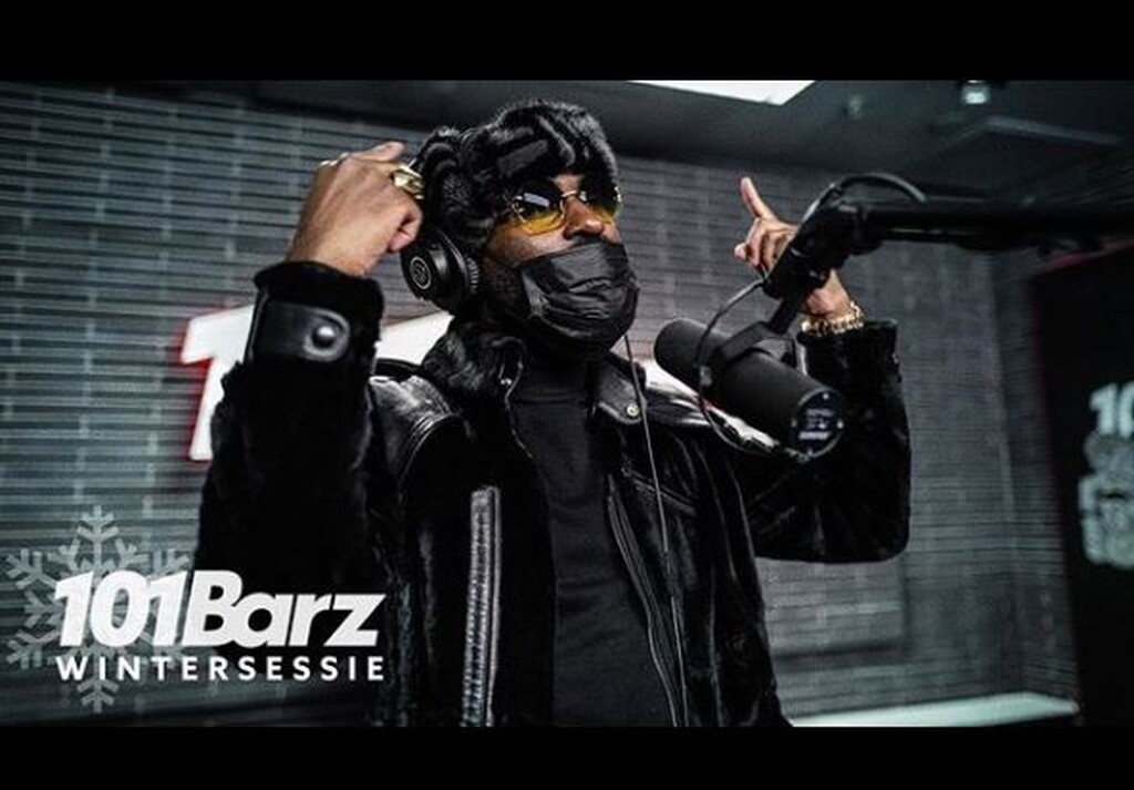 Ο Κουίνσι ασχολείται τα τελευταία χρόνια με τη ραπ, έχει γράψει και έχει τραγουδήσει πολλά κομμάτια, αλλά προτιμούσε να κρατάει την ανωνυμία του.