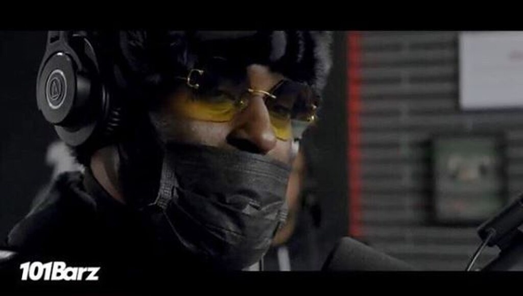 Αφού «κρέμασε» τα παπούτσια του, σε ηλικία μόλις 31 ετών, αποφάσισε να ακολουθήσει καριέρα στη μουσική.