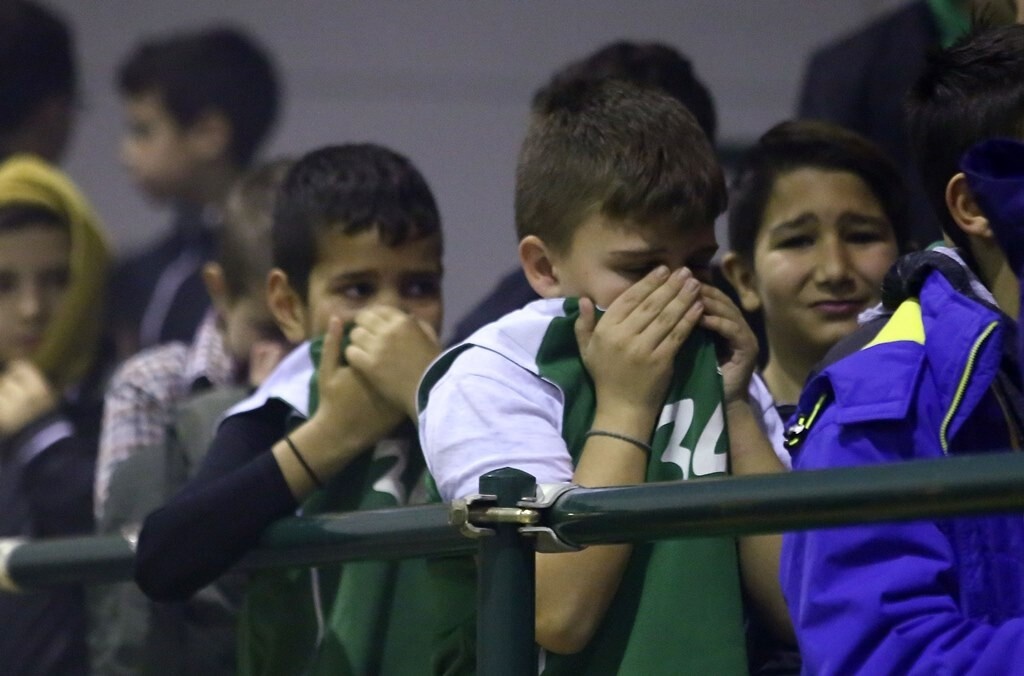 Καπνογόνα, χάος και θλιβερές εικόνες στο Δάφνη Δαφνίου - Ολυμπιακός (photos)