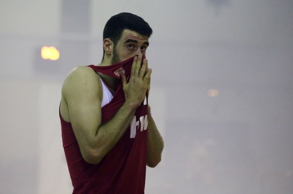 Καπνογόνα, χάος και θλιβερές εικόνες στο Δάφνη Δαφνίου - Ολυμπιακός (photos)