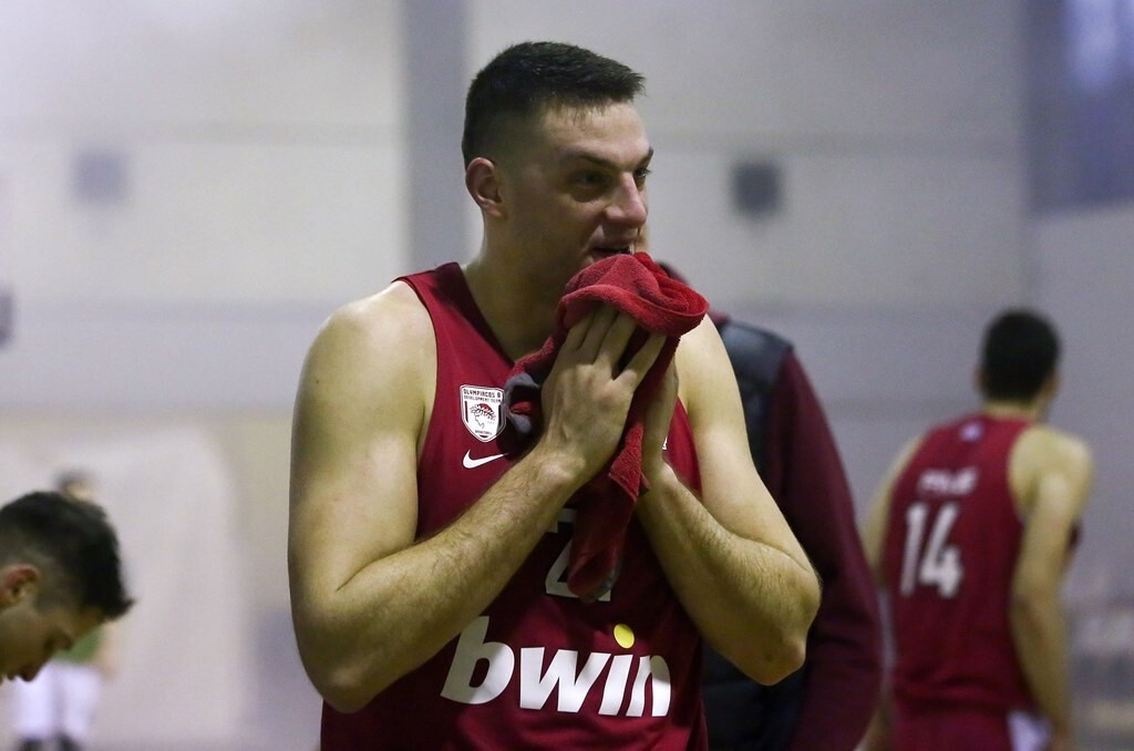 Καπνογόνα, χάος και θλιβερές εικόνες στο Δάφνη Δαφνίου - Ολυμπιακός (photos)