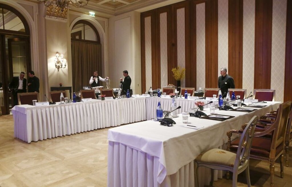 Αξίζει να σημειωθεί πως για όσους συμμετέχουν στην εκδήλωση υπάρχει και ο σχετικός... μπουφές. Με καφέ, κρουασάν και άλλα εδέσματα και ροφήματα, αφού φαίνεται πως θα... τραβήξει το θέμα.