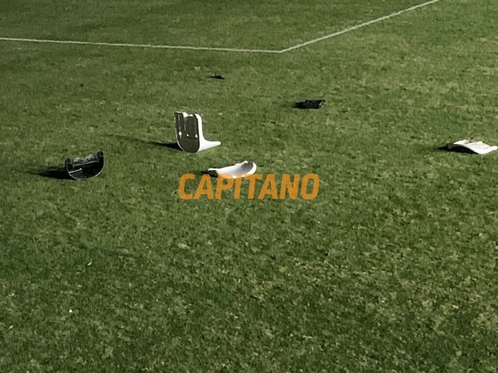 Επεισοδιακό το ΟΦΗ-Ολυμπιακός: Σπασμένα καθίσματα στο «Γεντί Κουλέ», χάος στο πλοίο (photos)