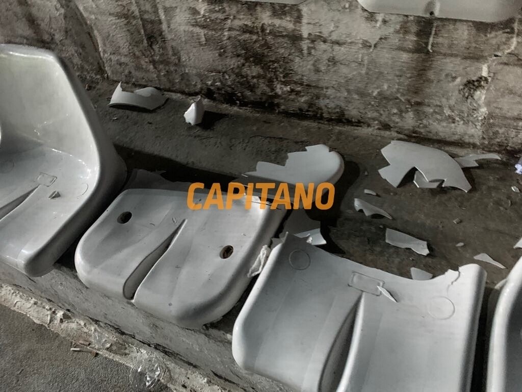 Επεισοδιακό το ΟΦΗ-Ολυμπιακός: Σπασμένα καθίσματα στο «Γεντί Κουλέ», χάος στο πλοίο (photos)