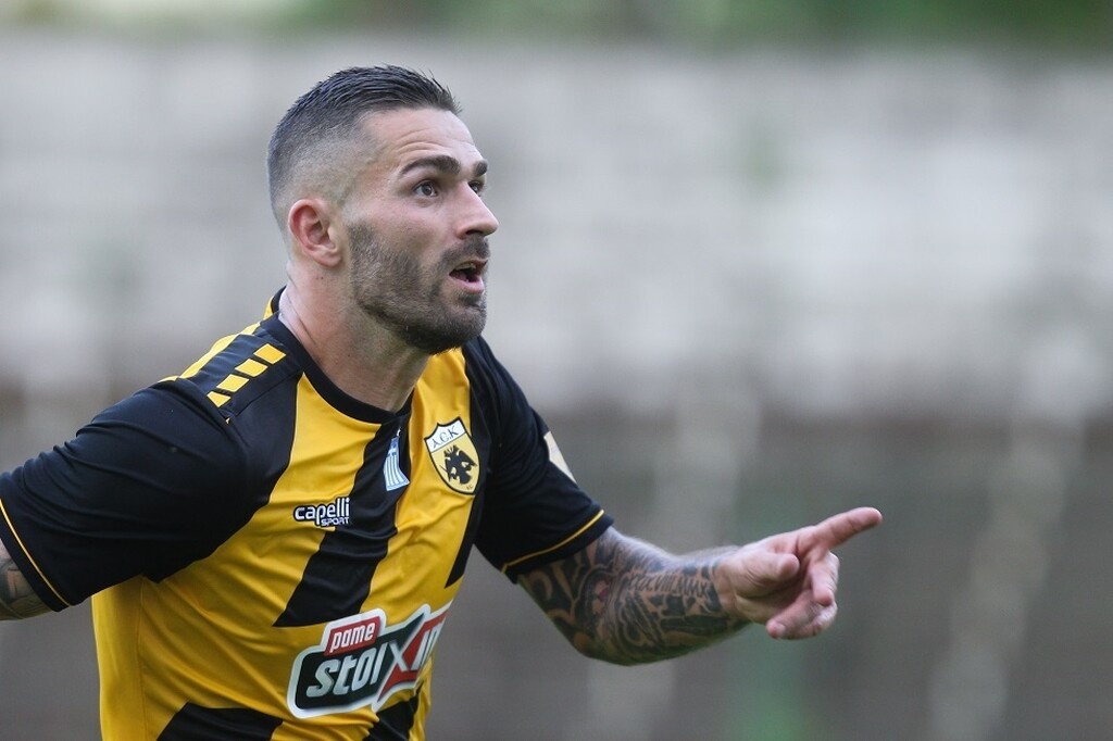 Ο Κροάτης άσος δεσμεύεται με την ΑΕΚ για ενάμιση ακόμη χρόνο και οι Ασιάτες ενδιαφερόμενοι προσφέρουν στον ίδιο ένα συμβόλαιο με πολύ υψηλότερες αποδοχές από τις 700.000 ευρώ που έχει στην Ελλάδα και φυσικά δεν υπάρχει ρήτρα σε αυτό.