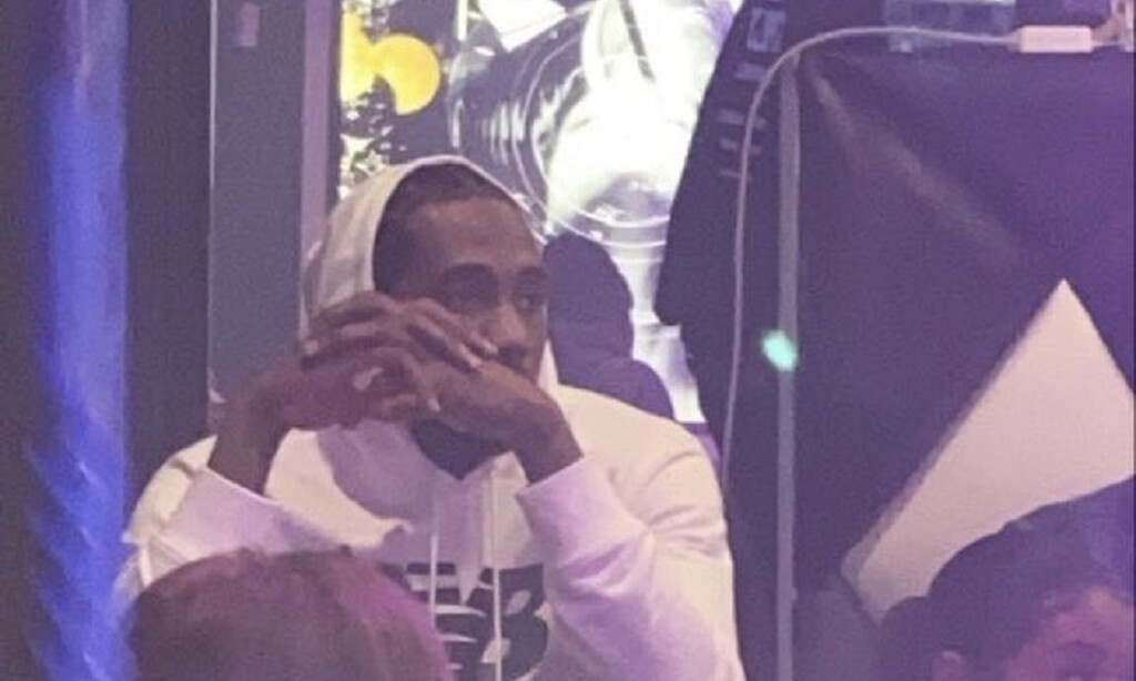 Σάλος με Λέοναρντ: «Έλουσε» με χαρτονομίσματα στρίπερ (video+photos)