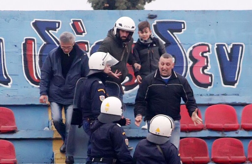 Επεισόδια στη Νέα Σμύρνη: Έπεσε ξύλο στο Πανιώνιος-Ατρόμητος (photos)