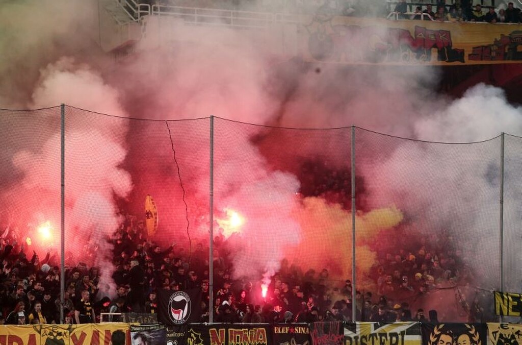 ΑΕΚ – Ολυμπιακός: Στις… φλόγες το ΟΑΚΑ για το ντέρμπι (video+photos)