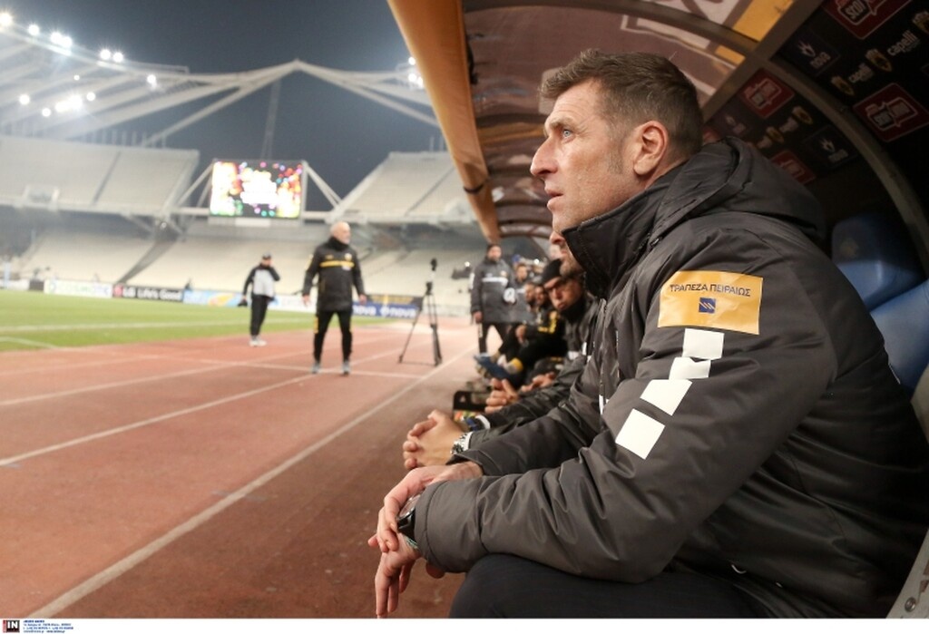 ΑΕΚ-Ολυμπιακός: Η αντίδραση του Σιμάνσκι όταν ο Καρέρα κατάλαβε το λάθος με Ολιβέιρα