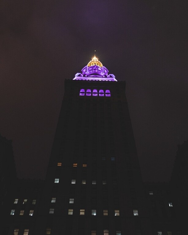 Κόμπι Μπράιαντ: Στα χρώματα των Λέικερς γήπεδα και κτήρια στις ΗΠΑ (photos)