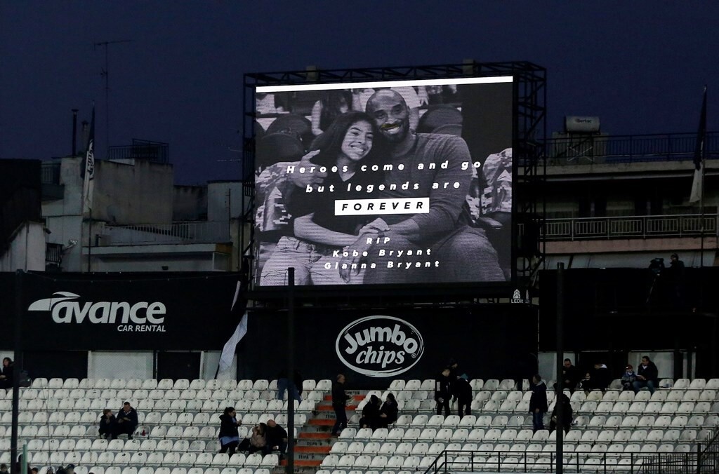 Κόμπι Μπράιαντ: Τον τίμησαν στο 24’ στην Τούμπα (photos)