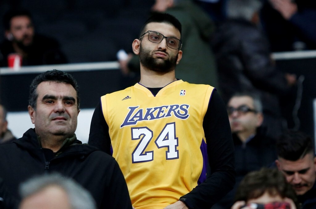 Κόμπι Μπράιαντ: Τον τίμησαν στο 24’ στην Τούμπα (photos)