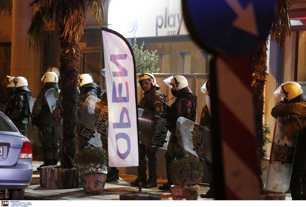 Στα «κάγκελα» ο κόσμος του ΠΑΟΚ - Οπαδοί στα γραφεία της ΝΔ, συνθήματα κατά Αυγενάκη (photos)