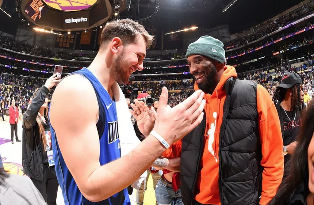 NBA: Τίμησε τα θύματα του δυστυχήματος ο Ντόντσιτς (photos)