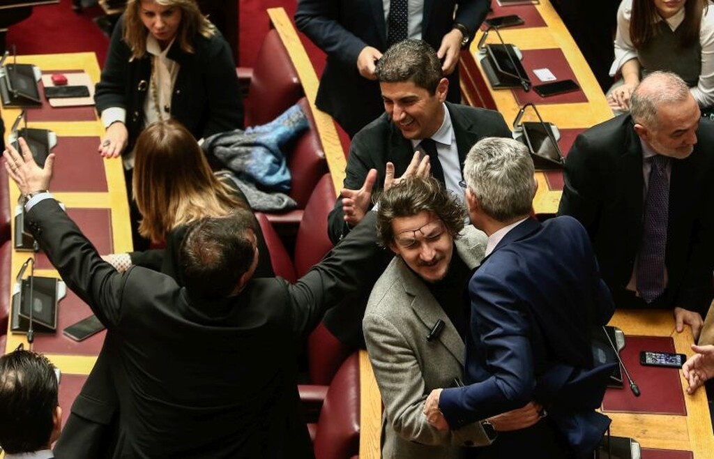 Με αποτέλεσμα τους... πανηγυρισμούς από τον ίδιο και τους συνεργάτες του