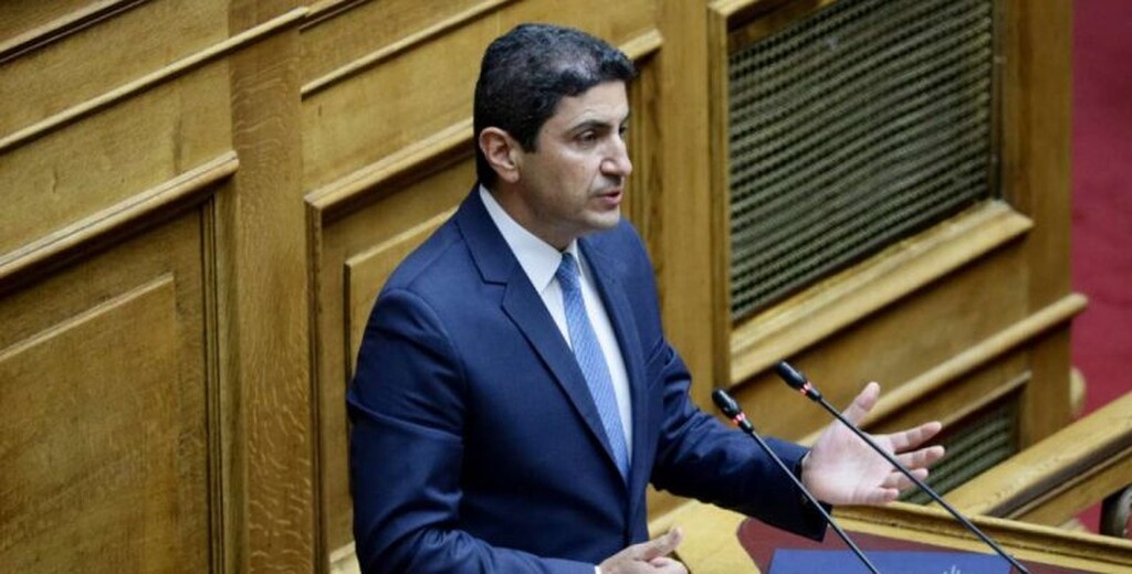 Ο υφυπουργός Αθλητισμού επανεμφανίστηκε σήμερα παρά το γεγονός ότι έλειπε από τη Βουλή την ημέρα που κατατέθηκε η τροπολογία.