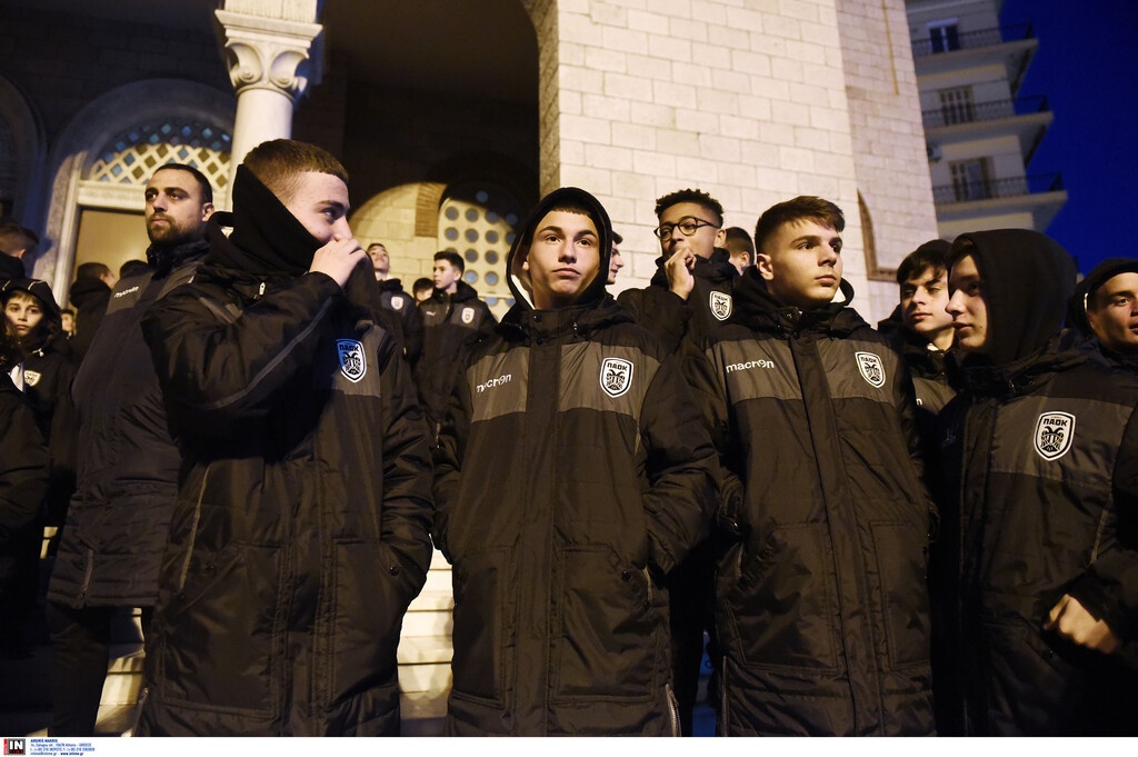 Συλλαλητήριο και... γάμος: Απίθανο σκηνικό στη διαδήλωση των οπαδών του ΠΑΟΚ! (photos)
