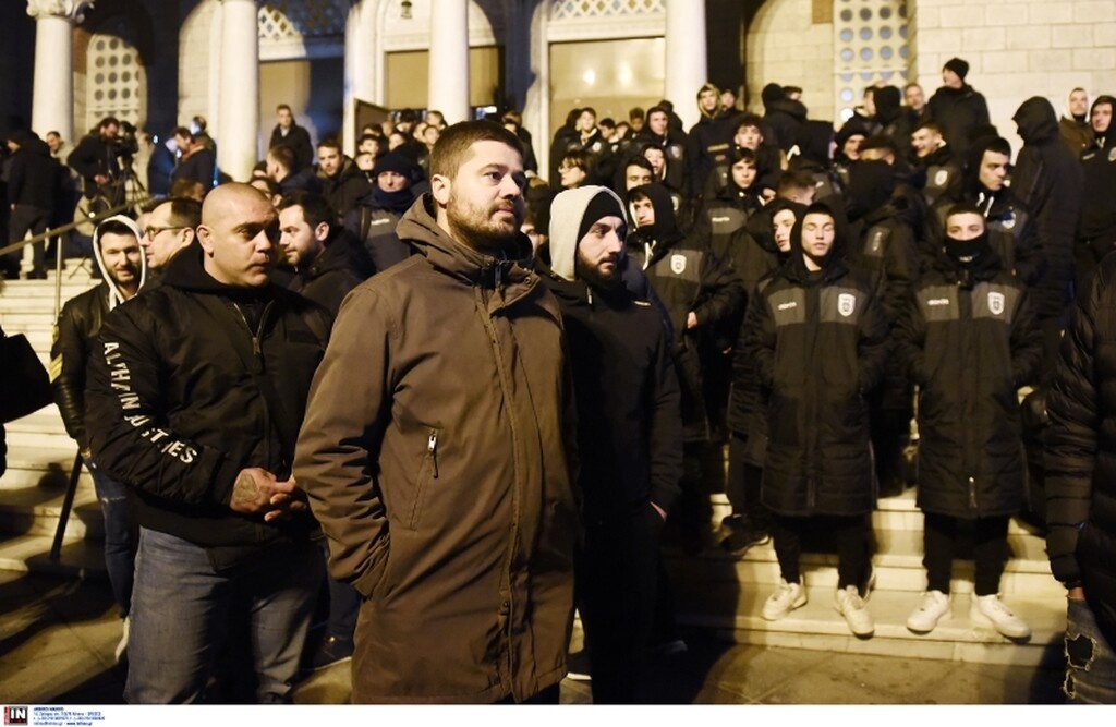 Συλλαλητήριο και... γάμος: Απίθανο σκηνικό στη διαδήλωση των οπαδών του ΠΑΟΚ! (photos)