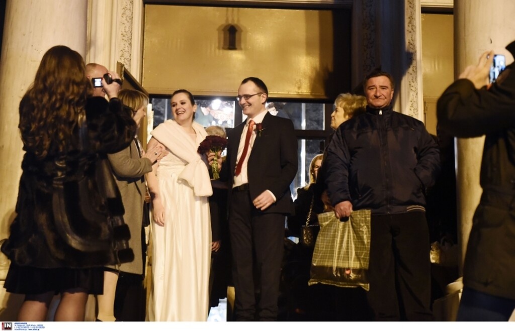 Συλλαλητήριο και... γάμος: Απίθανο σκηνικό στη διαδήλωση των οπαδών του ΠΑΟΚ! (photos)