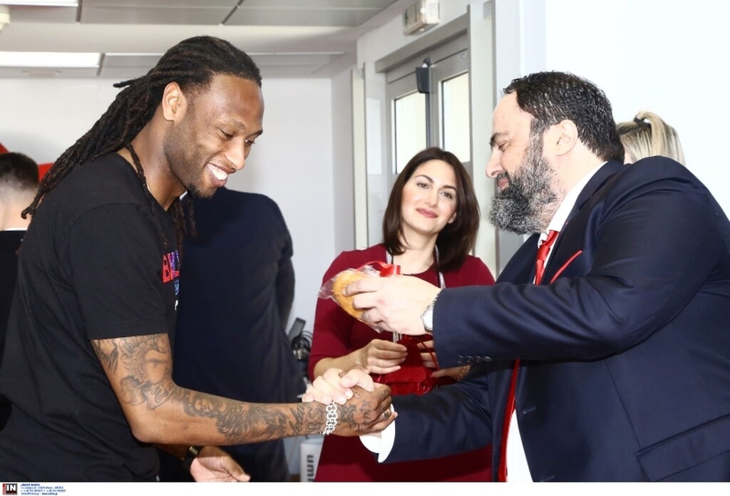 Μαρινάκης: «Εμείς δεν εκβιάζουμε ούτε διχάζουμε τον κόσμο... » (photos)