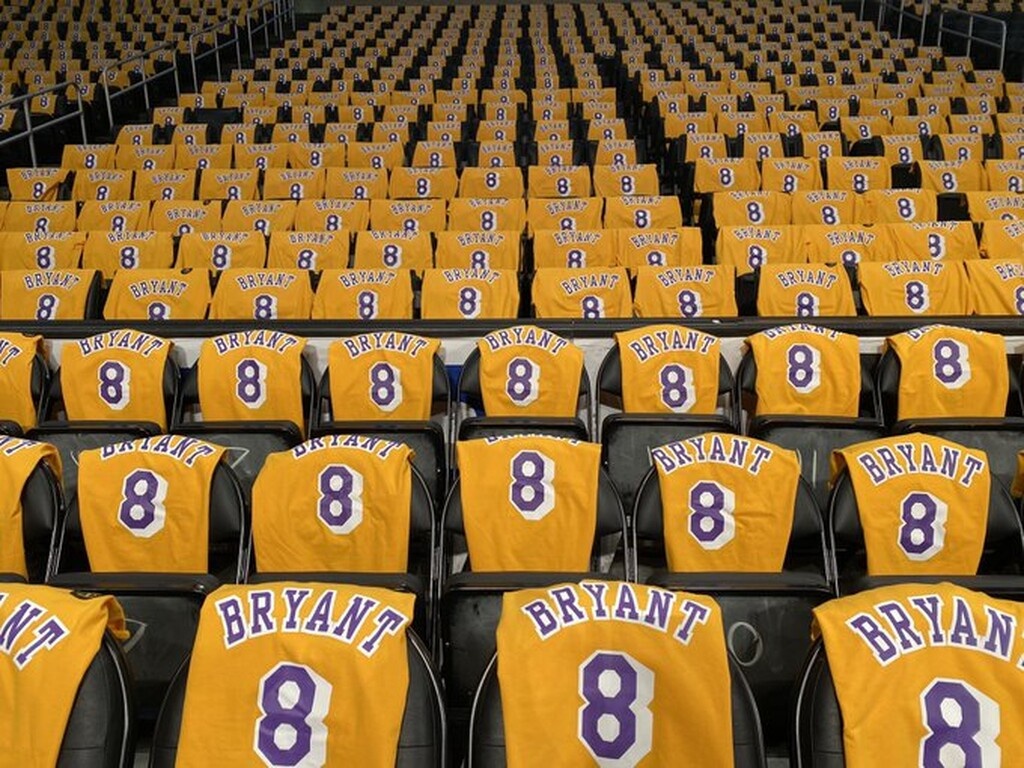 Το «Staples Center» θα γεμίσει φανέλες του Κόμπι Μπράιαντ (photos)
